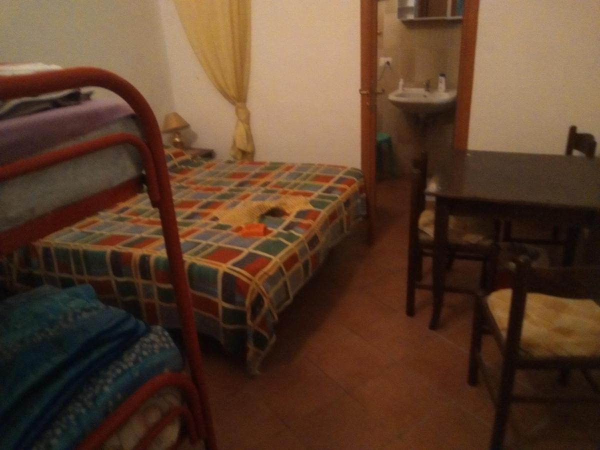 Room In Guest Room - Single Room With Shared Bathroom تاورمينا المظهر الخارجي الصورة
