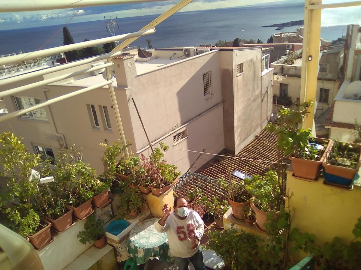 Room In Guest Room - Single Room With Shared Bathroom تاورمينا المظهر الخارجي الصورة