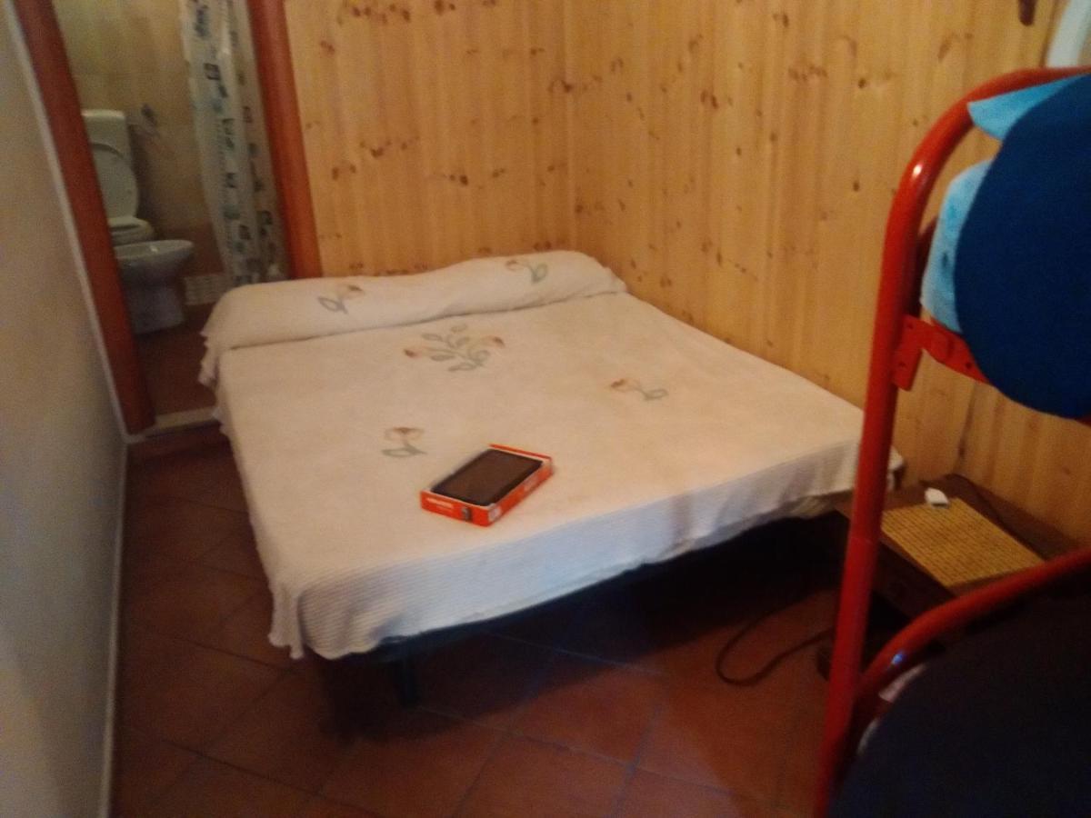 Room In Guest Room - Single Room With Shared Bathroom تاورمينا المظهر الخارجي الصورة